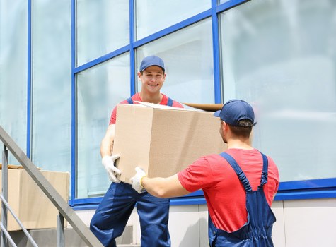Moving truck and boxes representing a transparent Bow Movers estimate
